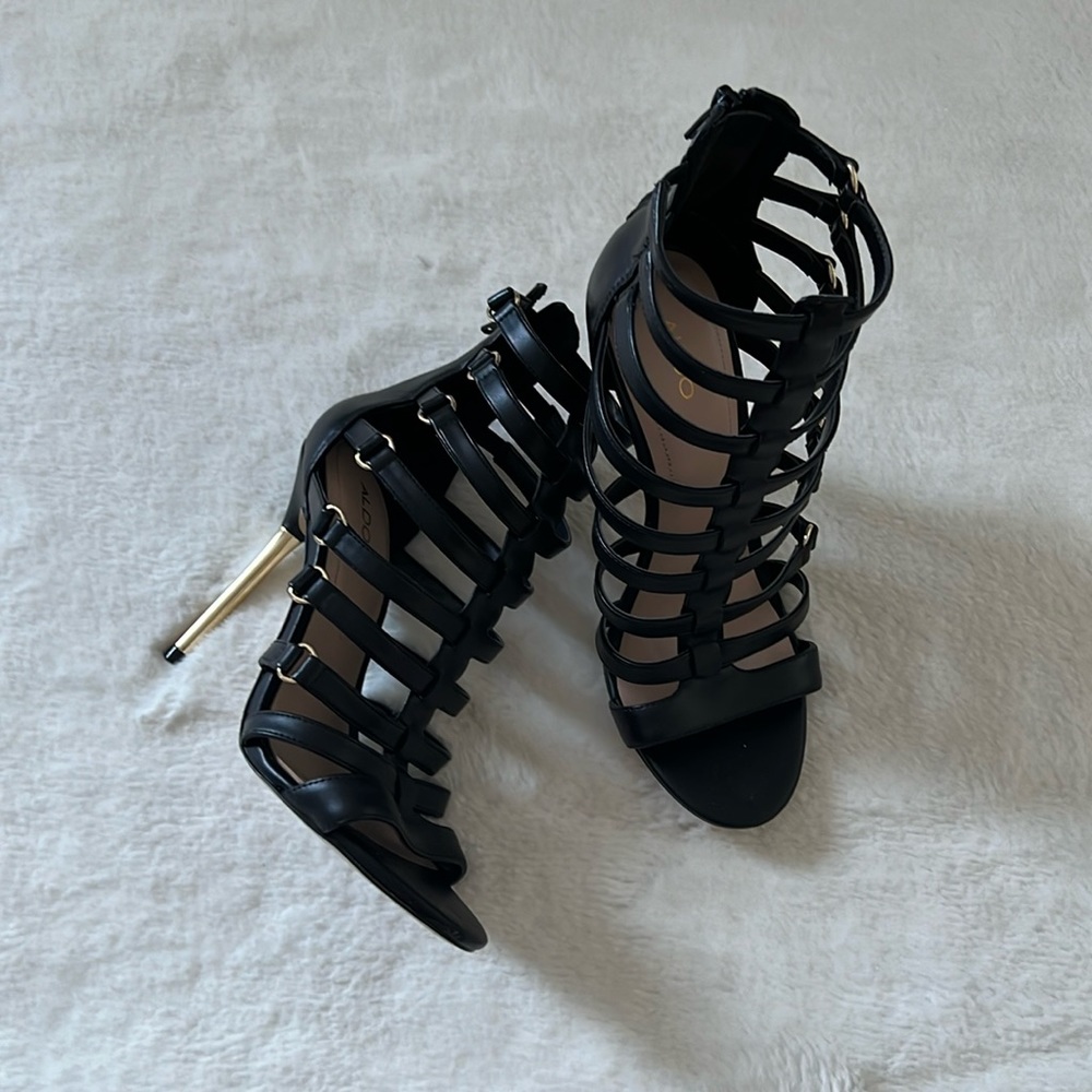 New Aldo Black with Gold Accents Unaclya Heel